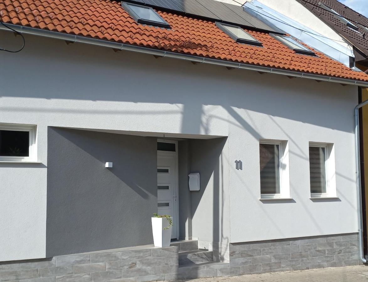 Major11 Apartman - Zsolnay Negyed Pécs Exteriör bild