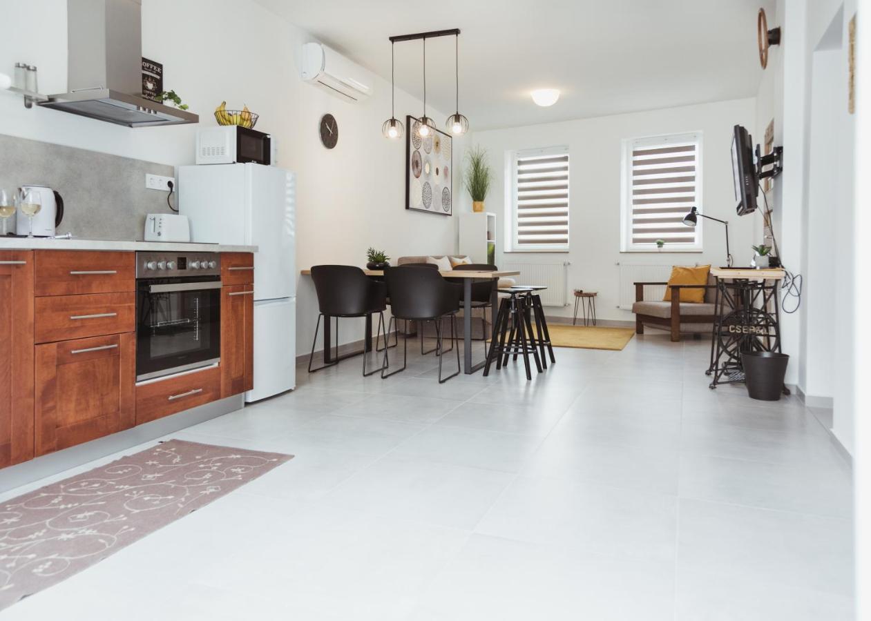 Major11 Apartman - Zsolnay Negyed Pécs Exteriör bild